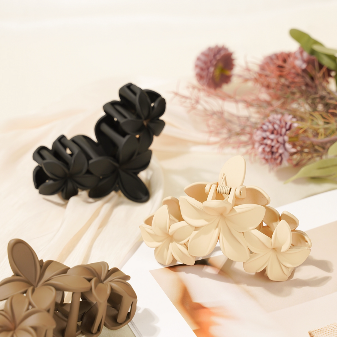 Triple Noir Flower HairClip